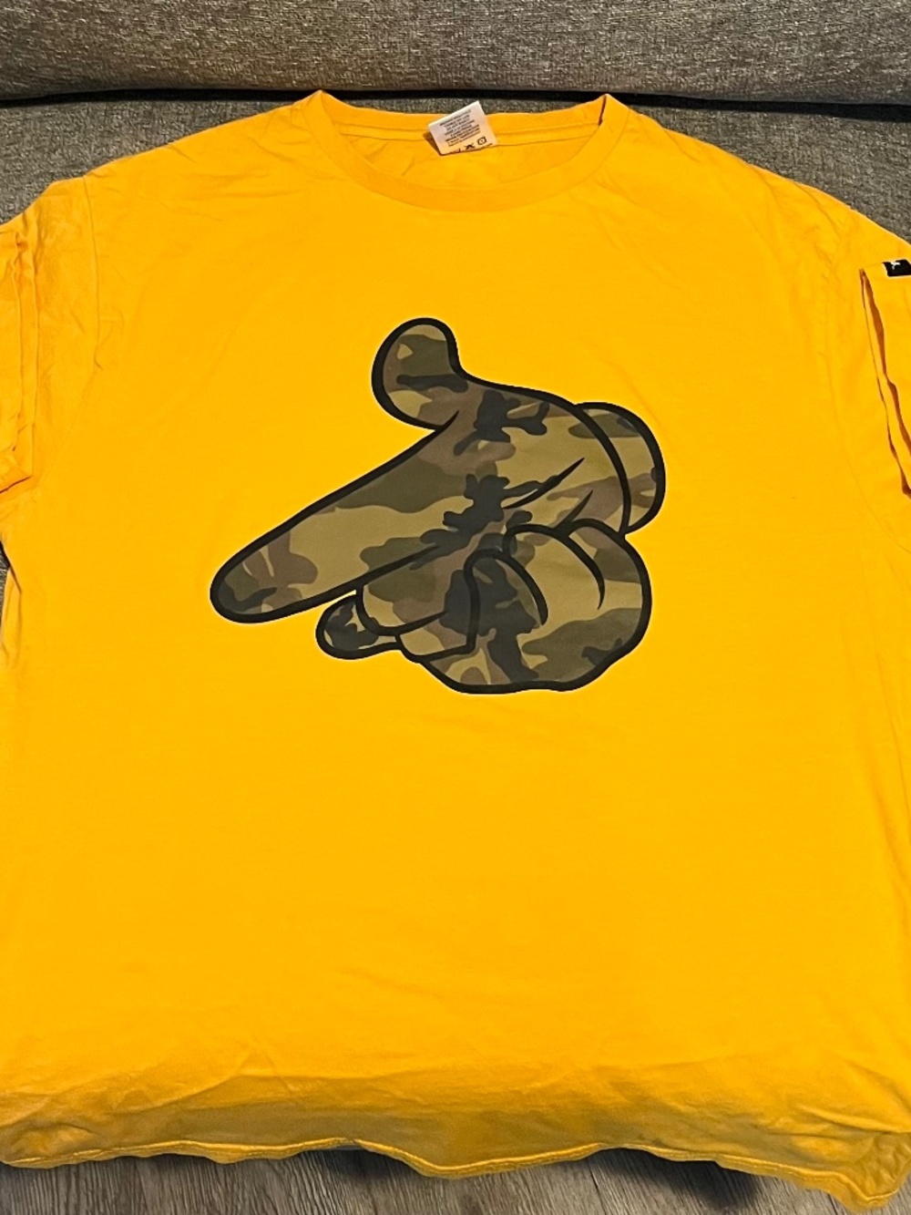 Crooks & Castles "handgun" T-Shirt | Medium | Medium